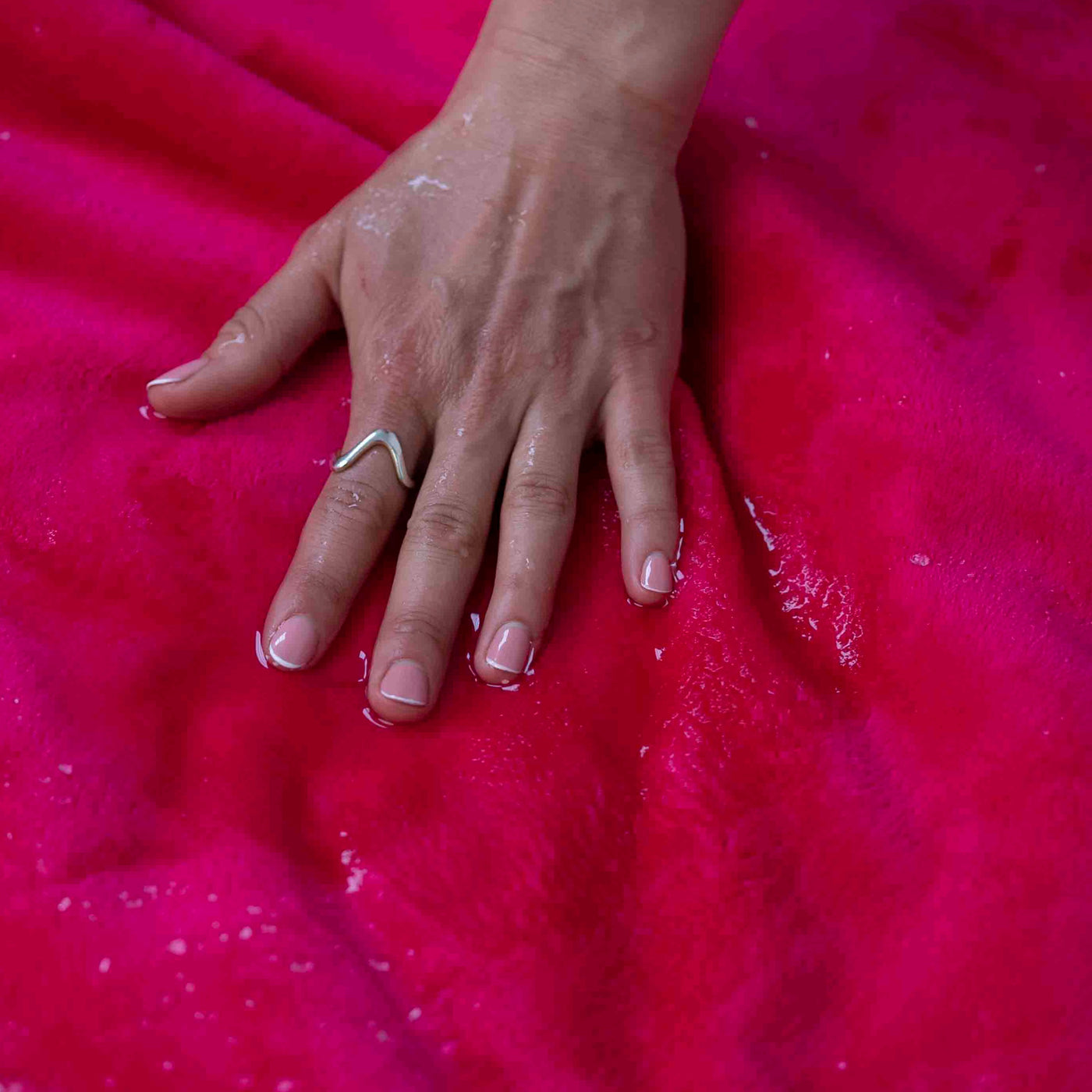 Waterproof Goddess Blanket™ – Hot Pink