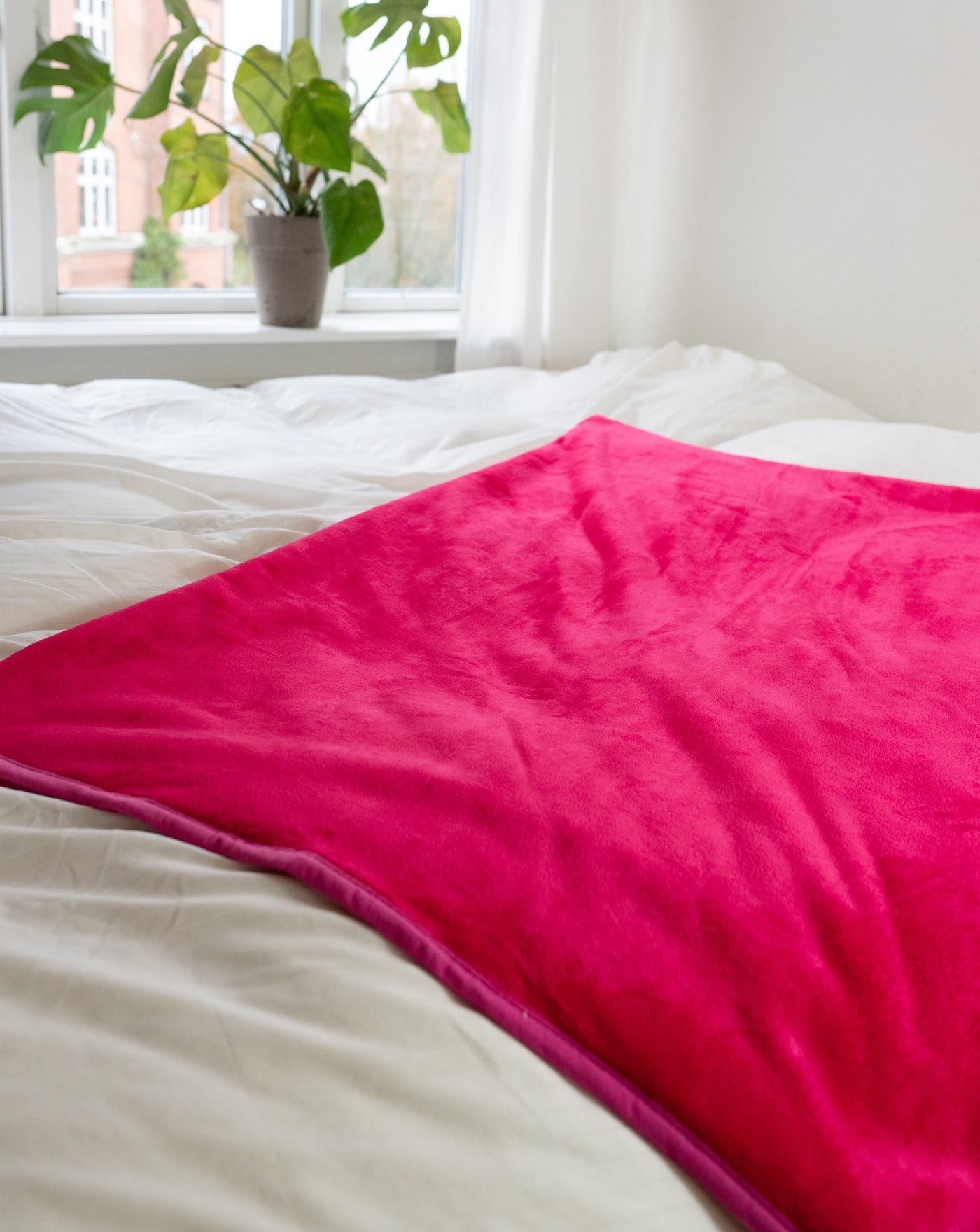 Waterproof Goddess Blanket™ – Hot Pink